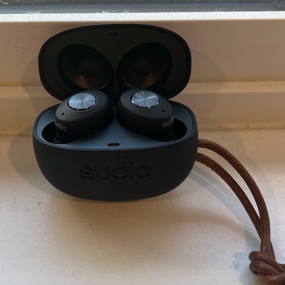 Sudio Tolv wireless bluetooth earbuds - Picture 2 of 9